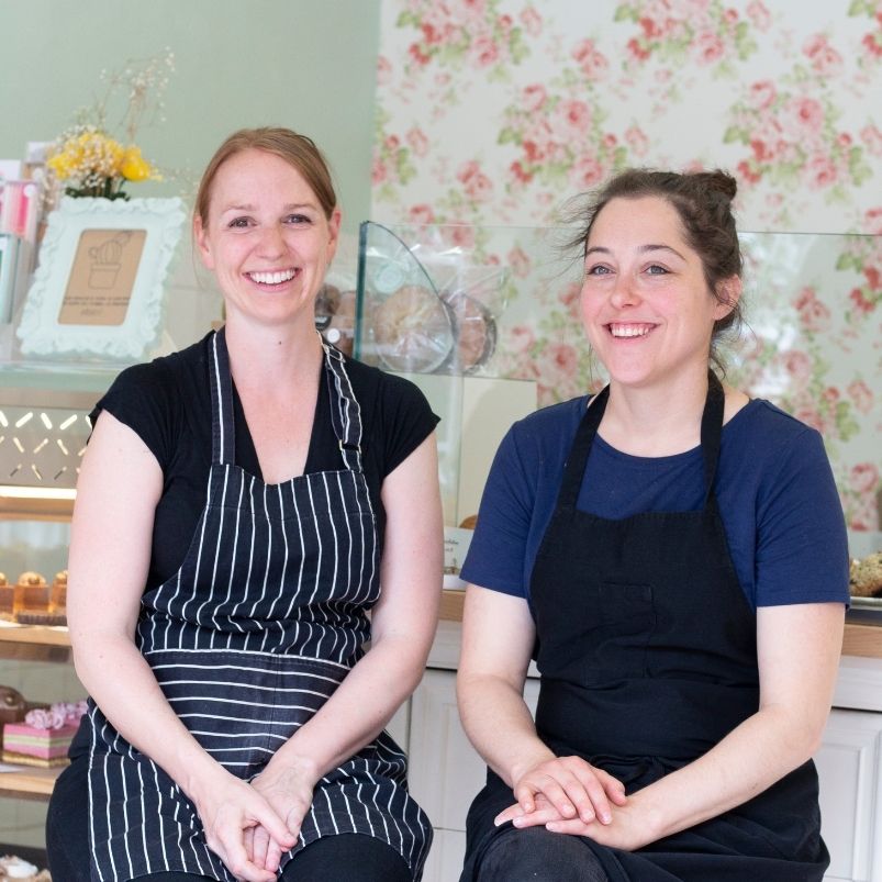 portrait de Isabelle Leroux et Fanny Thériault, pâtissières propriétaires de Mlles Gâteaux