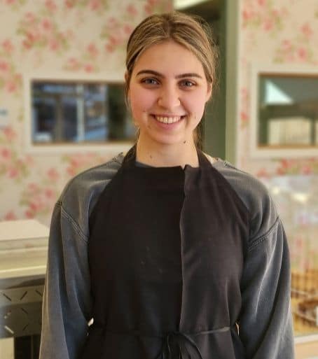 Portrait d'Olivia Lieggi, pâtissière à la pâtisserie Mlles Gâteaux à Villeray