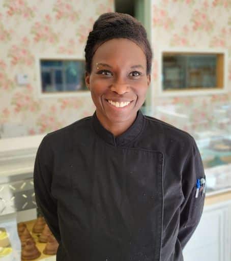 Portrait de Lounedie Barthelemy, pâtissière à la pâtisserie Mlles Gâteaux dans le quartier Villeray à Montréal