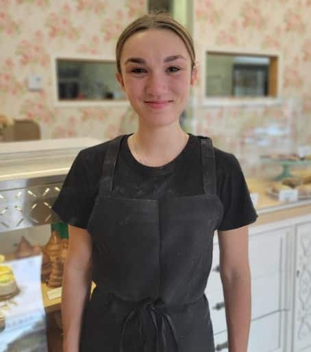 Découvrez le portrait de Juliette Denis, vendeuse à la pâtisserie Mlles Gâteaux dans Villeray à Montréal