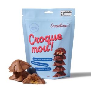 Noix de Grenoble, caramel tendre et chocolat. Le fameux classique revisité, version extra gourmande. Produit de la chocolaterie Ernestine à Montréal.